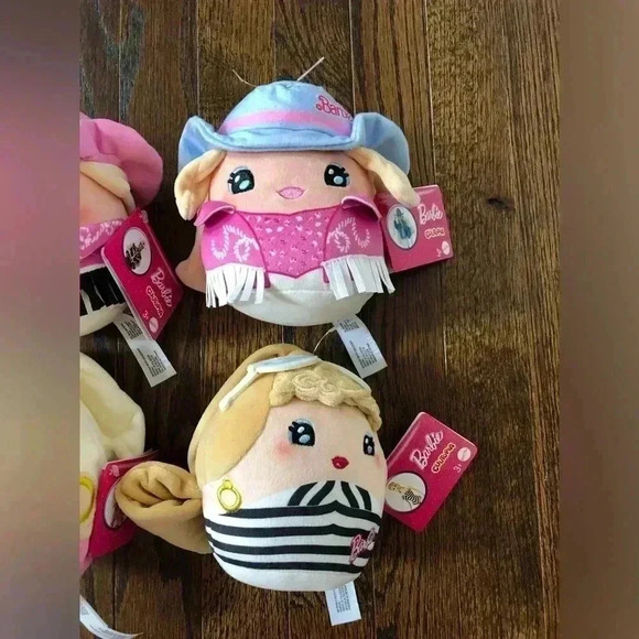 Barbie x Cuutopia 5” NWT 4-pack: Ken, Cowgirl/Vintage/Iconic Pink Barbies - Picture 3 of 7